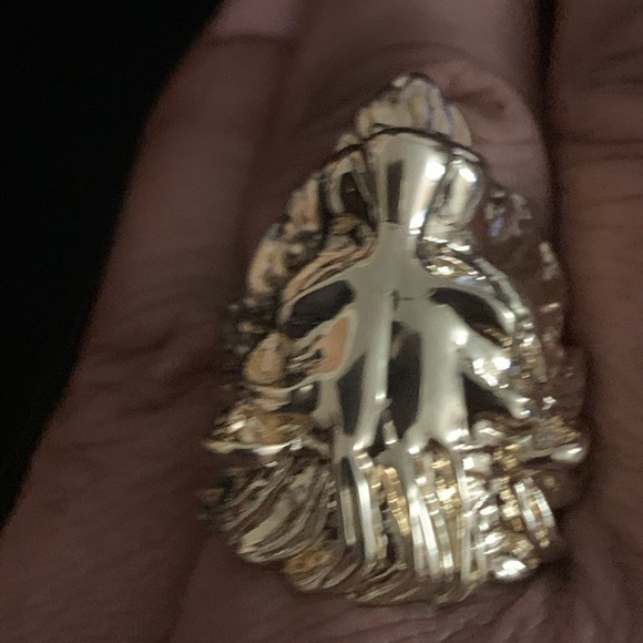 Ring - Picture 2 of 5